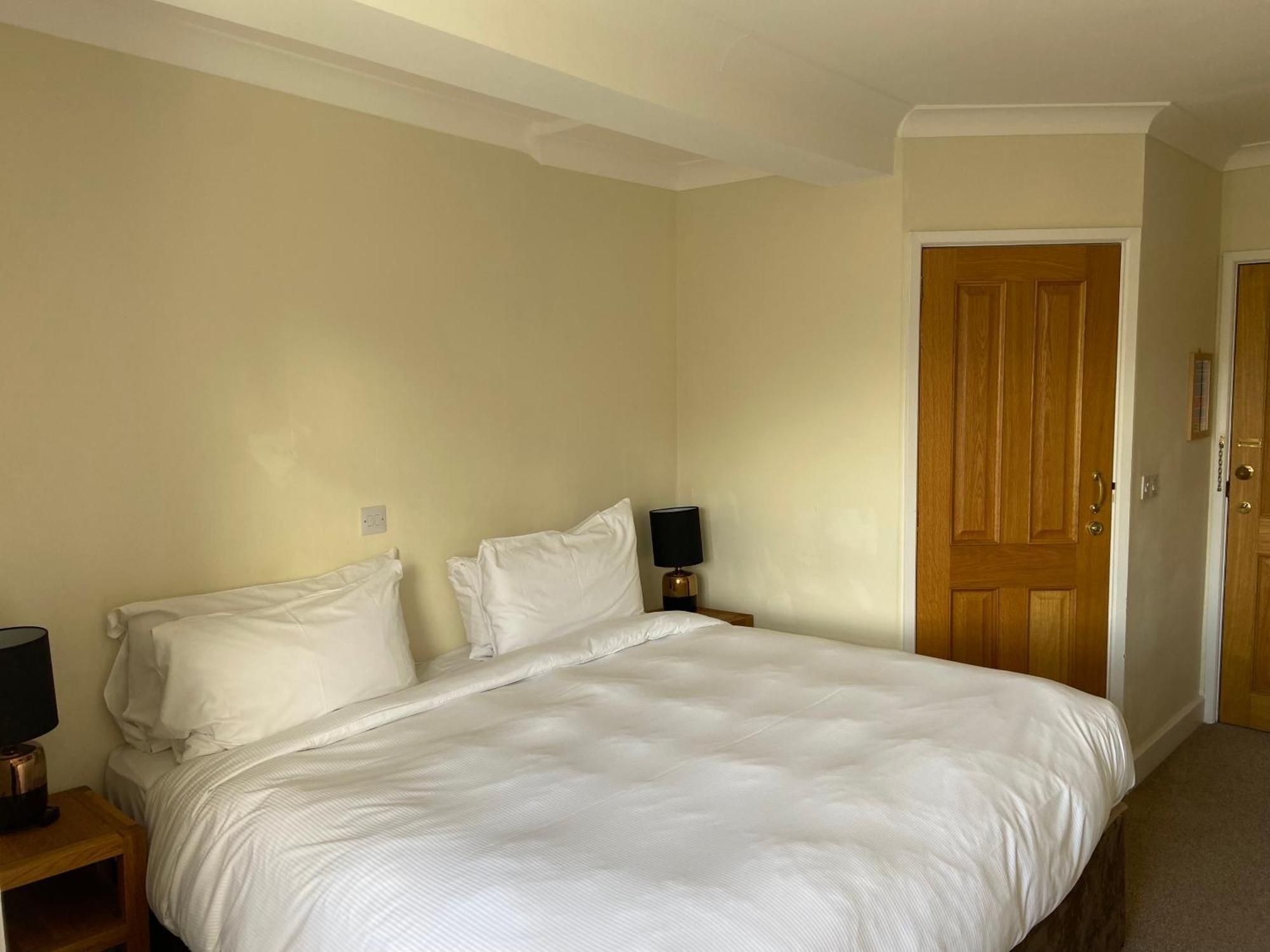 The Greyhound Hotel Shap Room photo